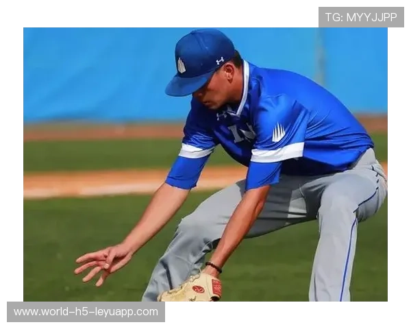 打造坚不可摧的团队防线——棒球外野防守协作训练全攻略