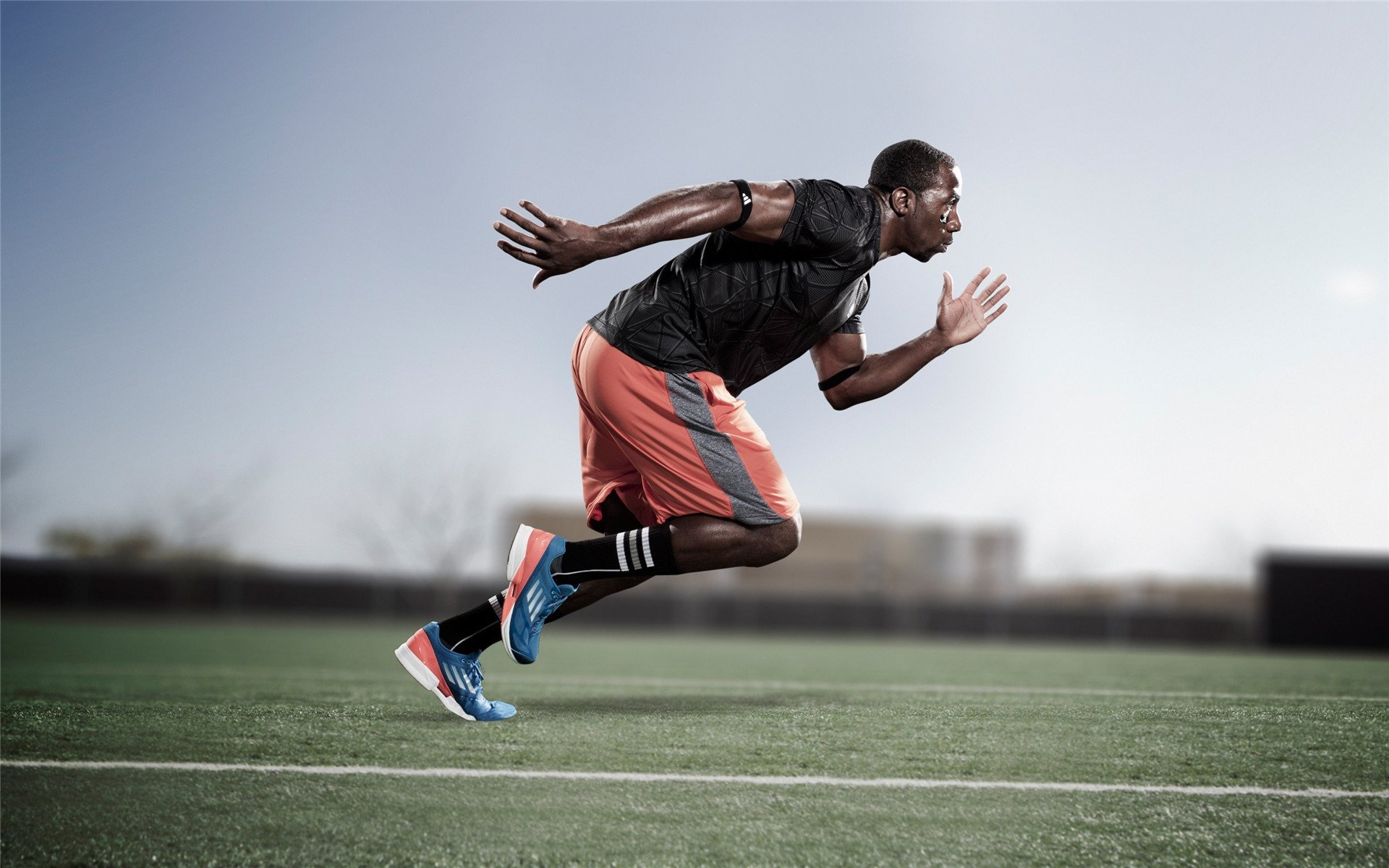 游泳锦标赛男子蛙泳决赛上演逆转好戏，全国男子蛙泳历届冠军